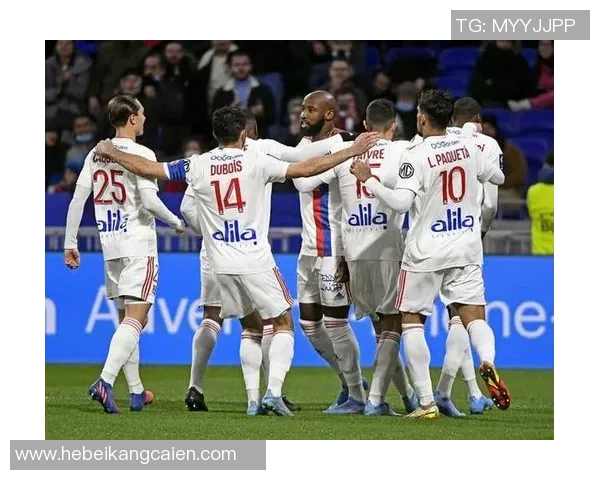 国王杯精彩对决里昂大胜巴黎圣日耳曼全场沸腾瞬间回顾