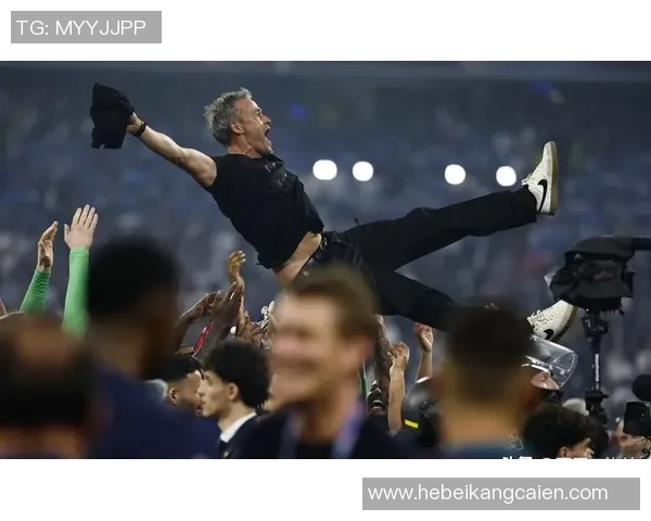 中超赛场惊现大逆转曼城6比2战胜巴黎圣日耳曼引发全场狂欢