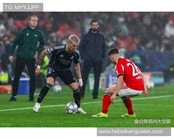 国王杯激战曼联逆转本菲卡四比三精彩集锦引爆全场气氛