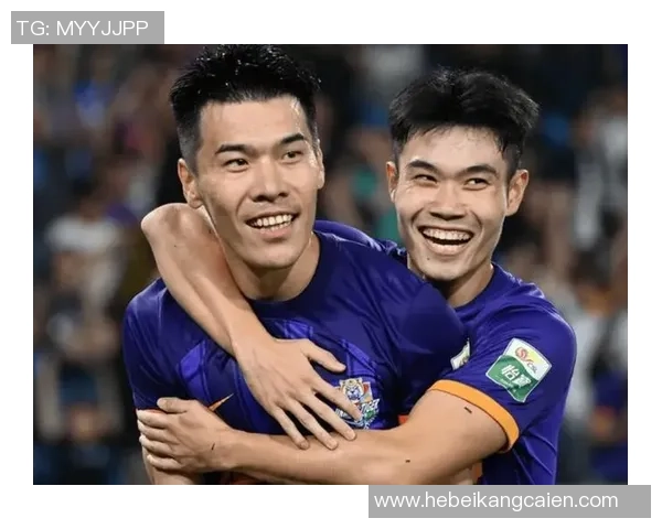 中超激战：AC米兰与曼联战成平局绝杀时刻震撼全场解析