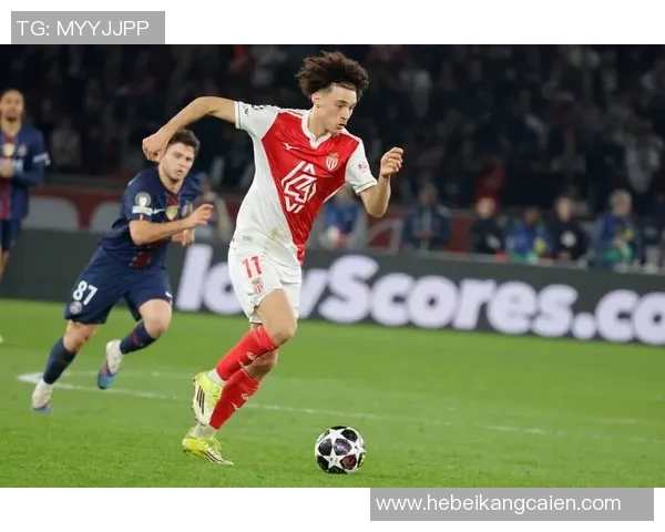 中超激战曼联与巴黎圣日耳曼战成平局补时进球引发全场狂欢 中超激战曼联与巴黎圣日耳曼战成平局补时进球引发全场狂欢