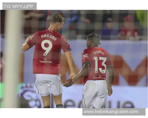 中超激战：尤文图斯逆转曼联乌龙球成关键瞬间引发全场沸腾